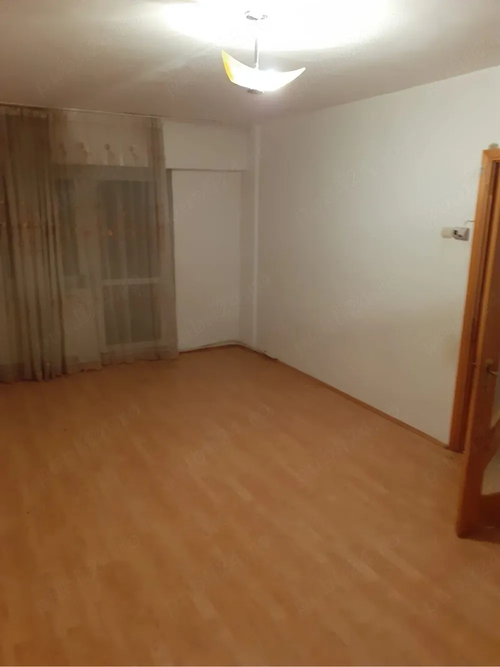 vand apartament