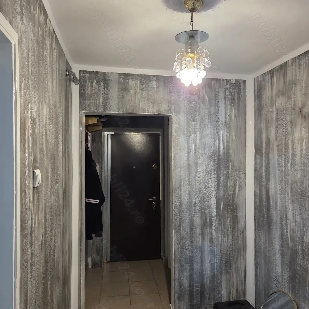Decomandat 3camere ,2 bai Balcon mare,foarte calduris
