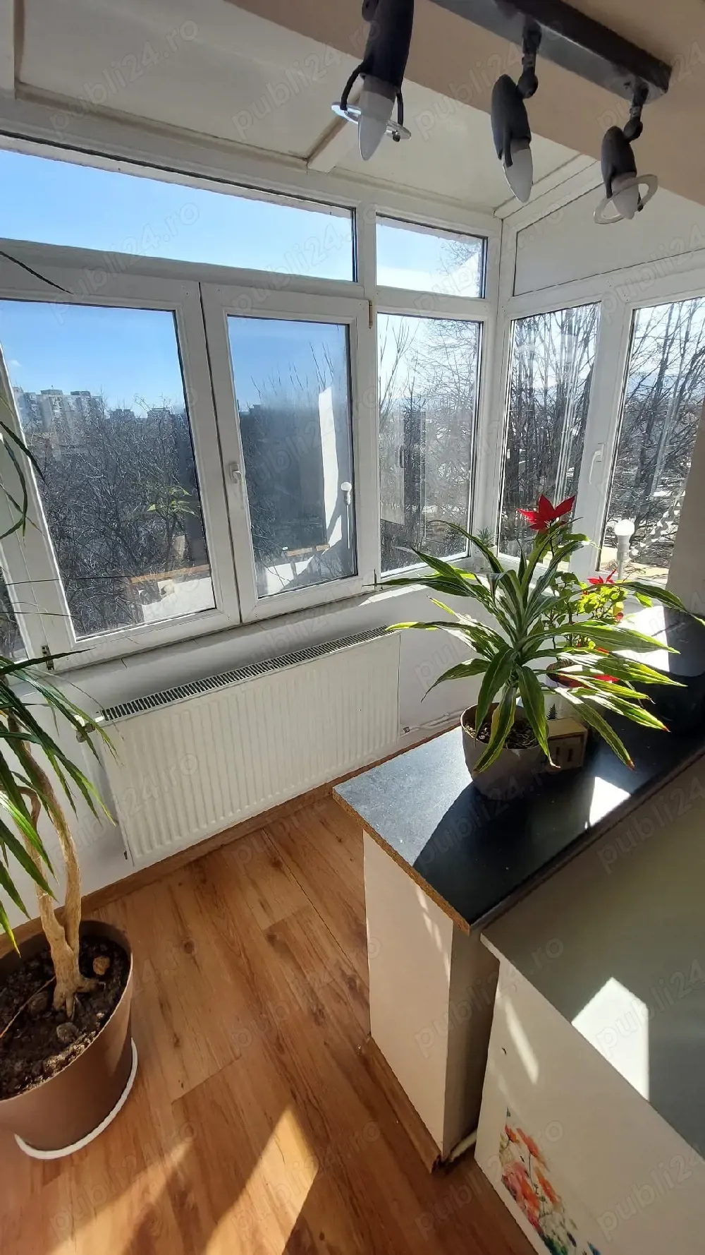 Apartament 3 camere decomandat zona Orizont - imagine 1