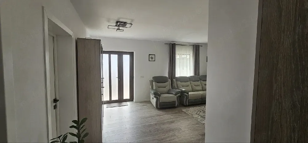 Proprietar, vand casa in Hemeius, langa Parcul dendrologic