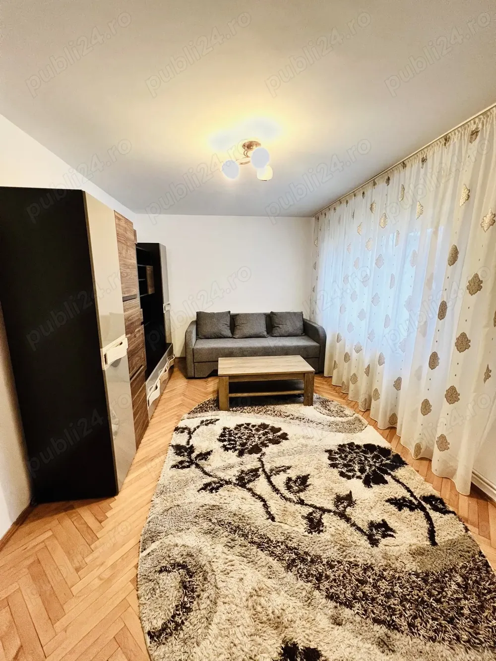 Închiriez apartament