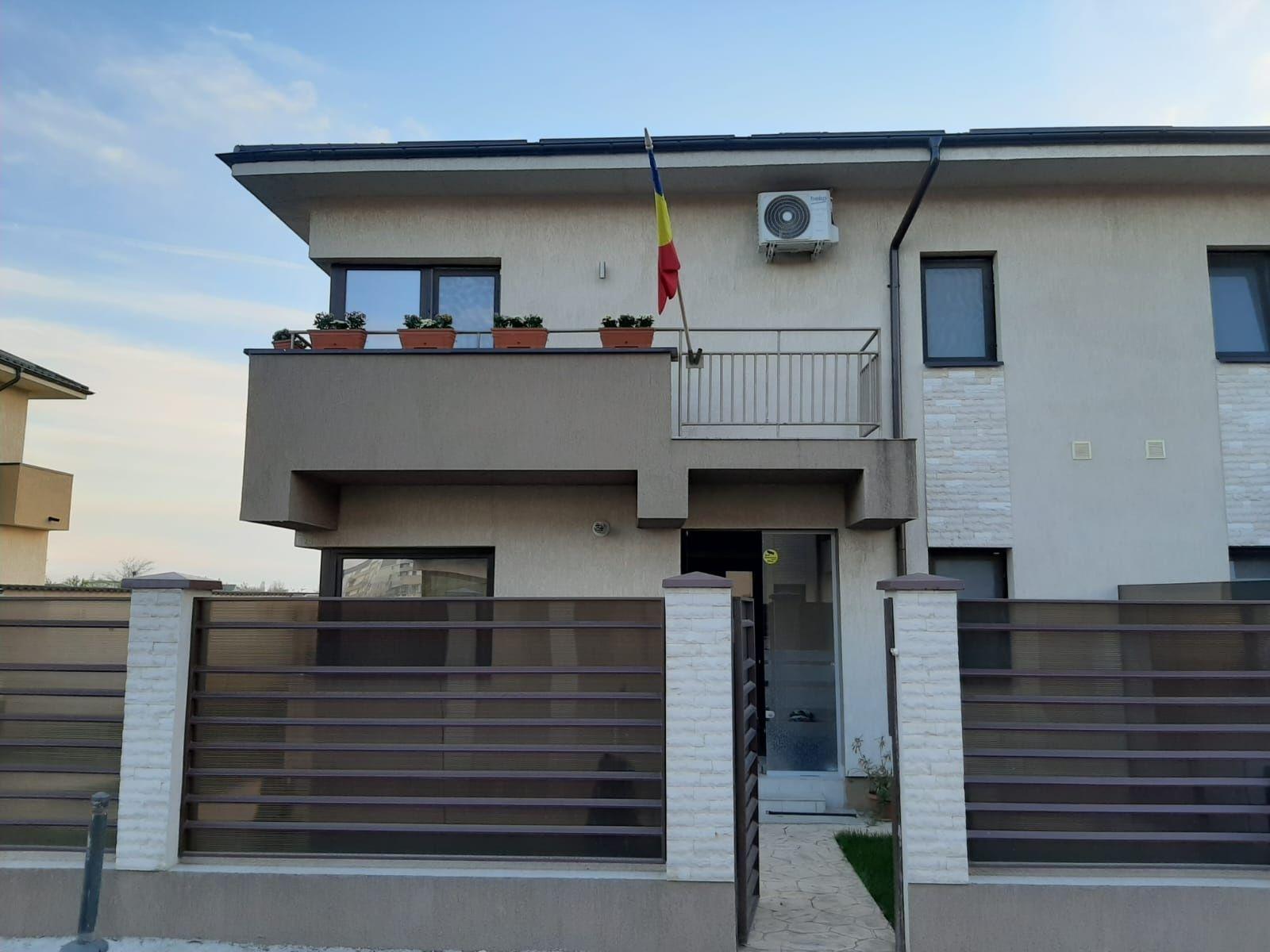 Vând casa tip duplex
