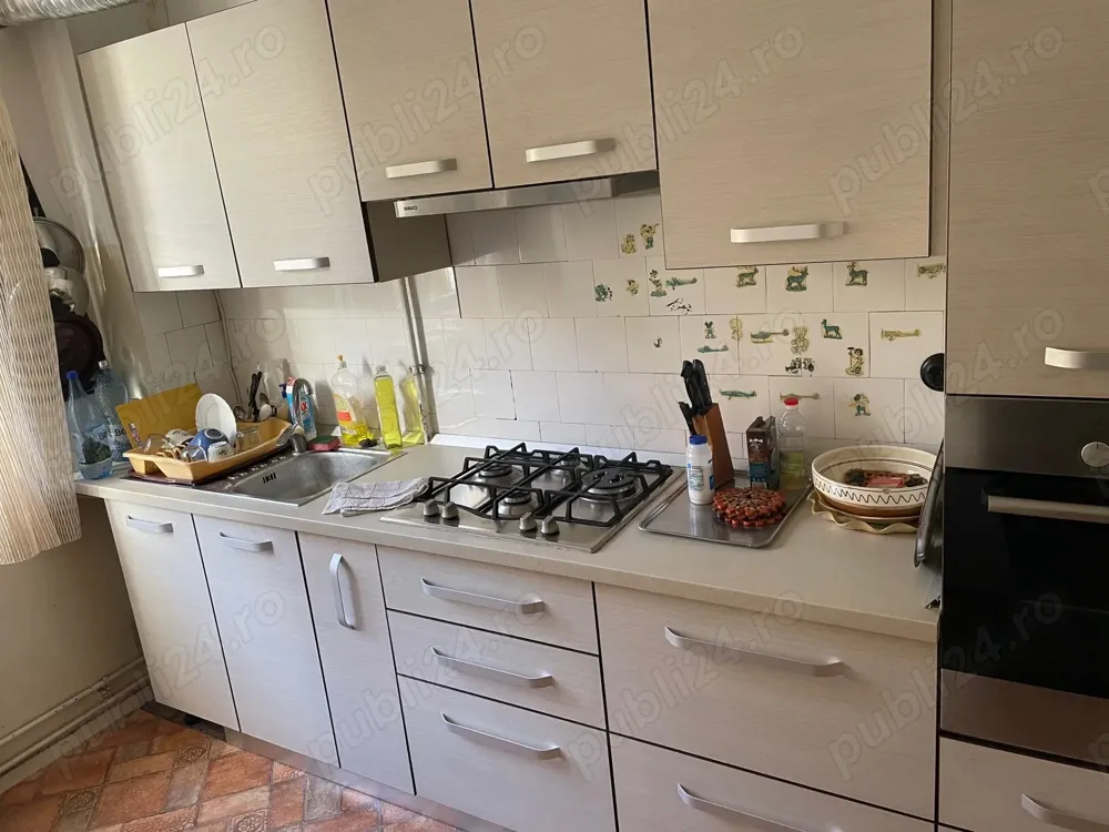 Inchiriez Apartament 3 camere dec. et 1 zona M. Viteazu - imagine 1