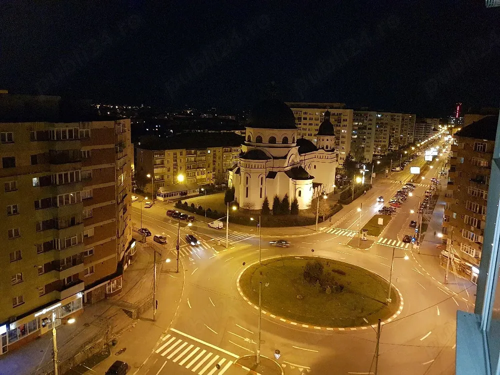 Vand apartament 2 camere dec.zona Mihai Viteazul