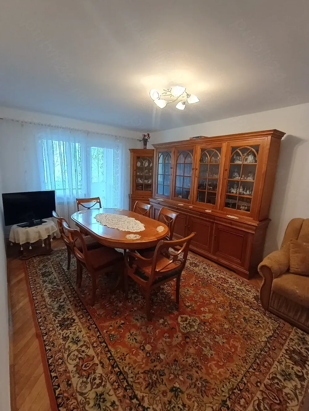 Apartament 3 camere, decomadat si complet mobiliat   - Valea Aurie central