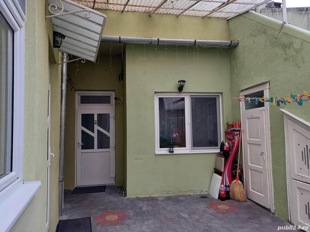 Vând apartament la casă