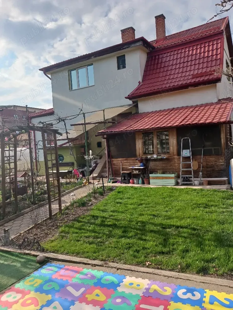 vand sau schimb casa zona Hipodrom
