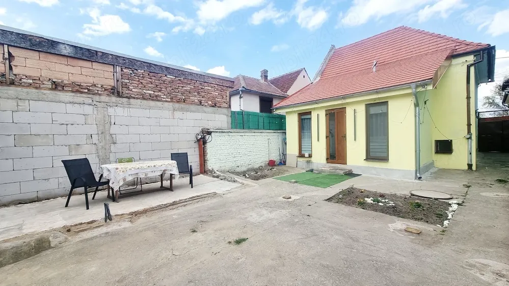 CASĂ 4 CAMERE SIBIU TEREZIAN, curte, renovată complet, gata de mutare
