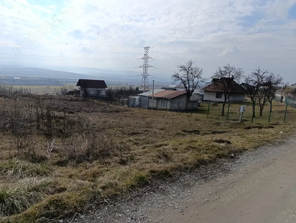 Vând teren extravilan zona Sub Coasta - Hodăi - se poate vinde și jumătate