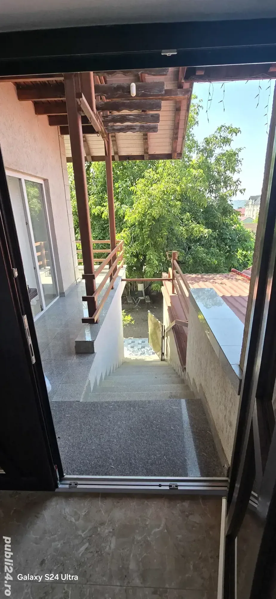 Duplex 160 mp de închiriat   3 dormitoare, living 35 mp, sală de mese, 2 băi, parcare   Bur