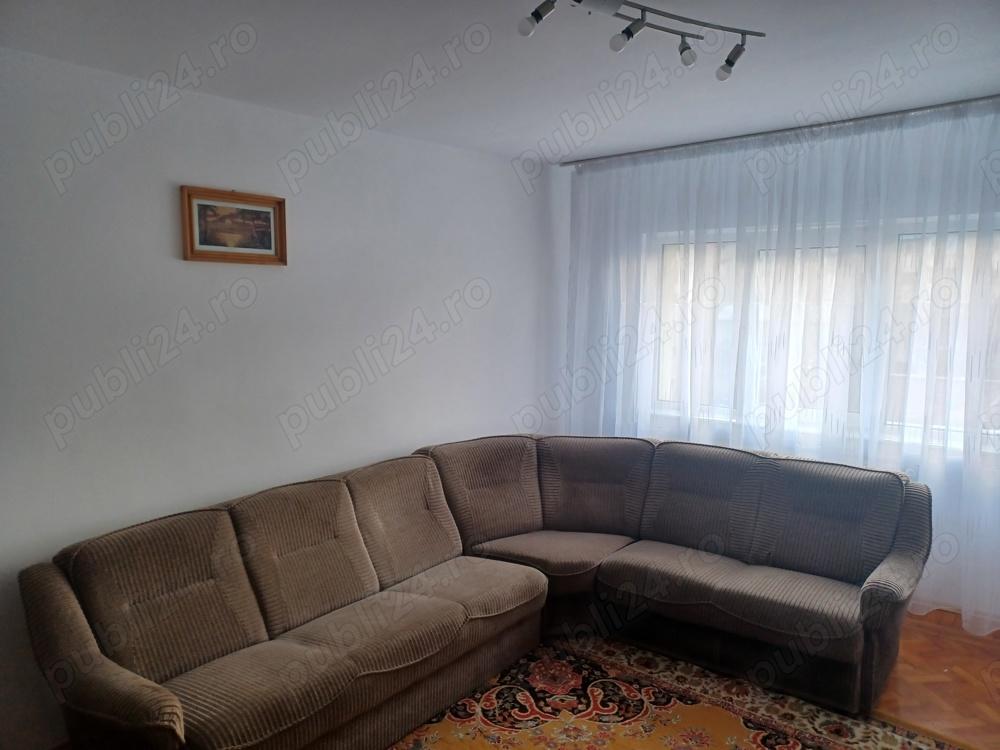 Ofer spre inchiriere apartament 3 camere cart. Obcini