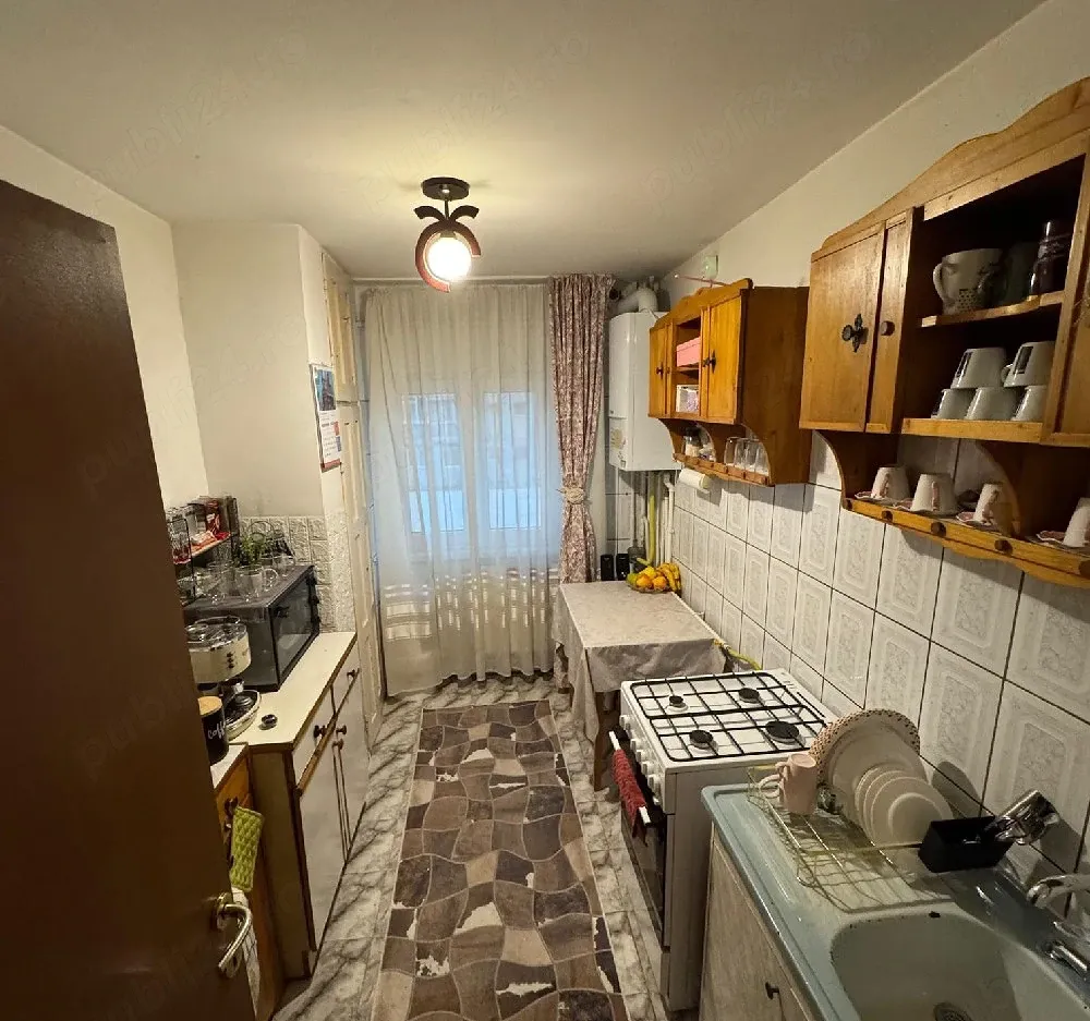 inchiriez apartament 4 camere Burdujeni