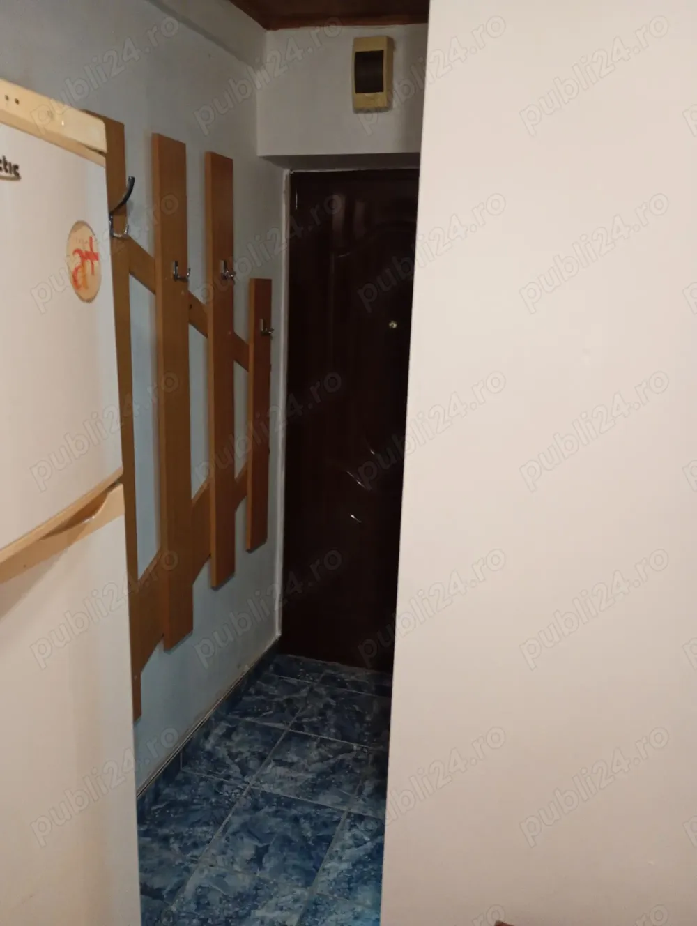 Vând garsonieră 12m2 gară,baie ,hol, cameră,preț negociabil 14.500 euro - imagine 1