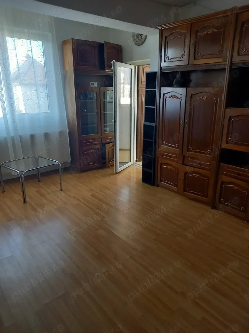 Vând garsoniera cu dormitor separat