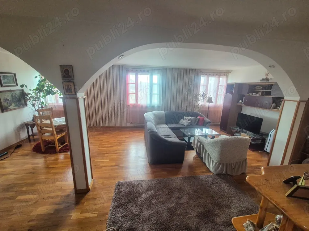 De vanzare apartament spatios, ultracentral, mobilat - 3 camere, Suceava - imagine 1