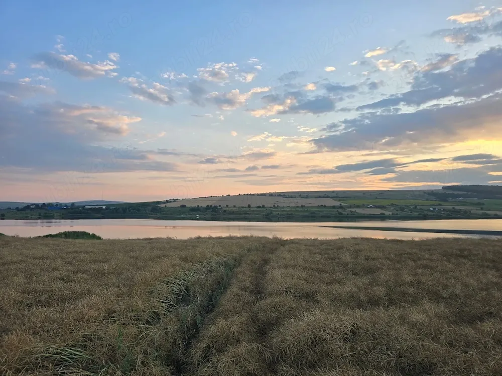 Vand teren la Lipoveni