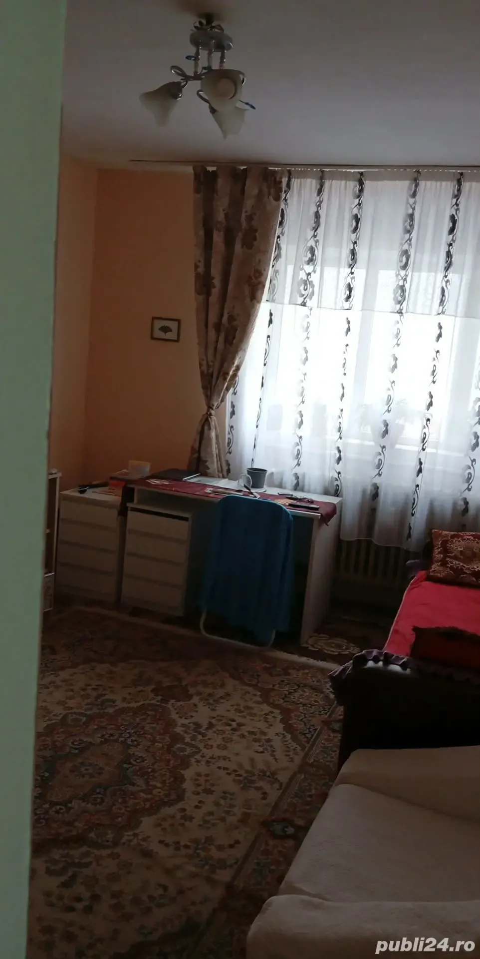 Apartament zona centrală, decomandat.