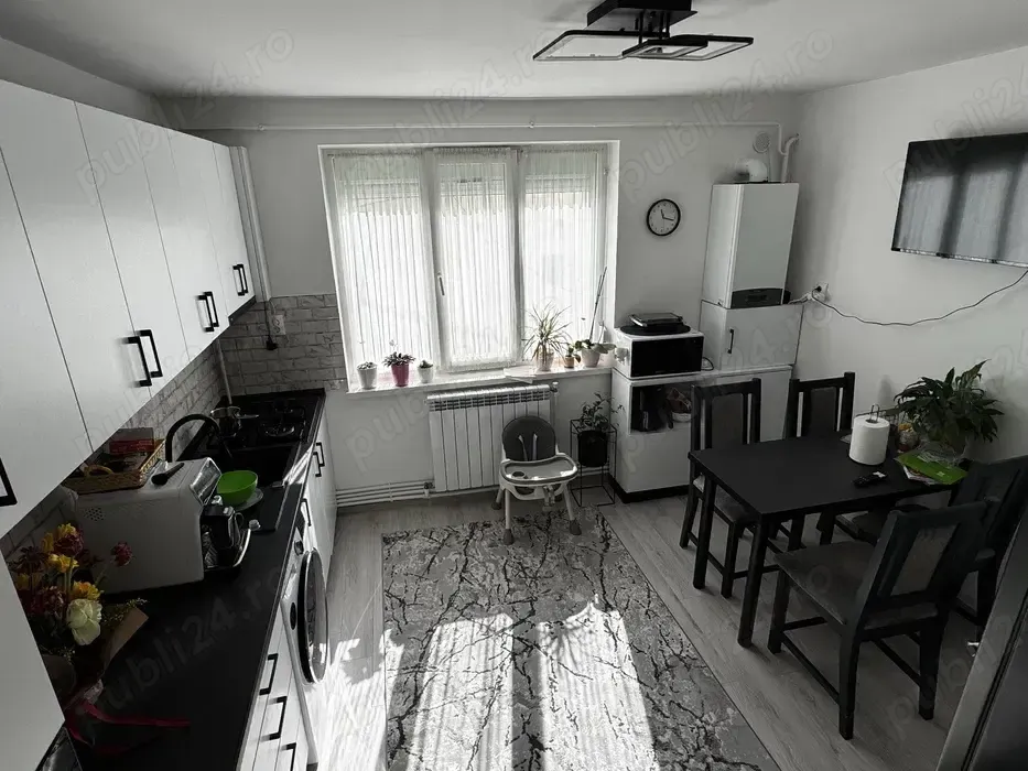 Apartament cu 3 camere, Primaverii-Zona Scoala 17 - imagine 1