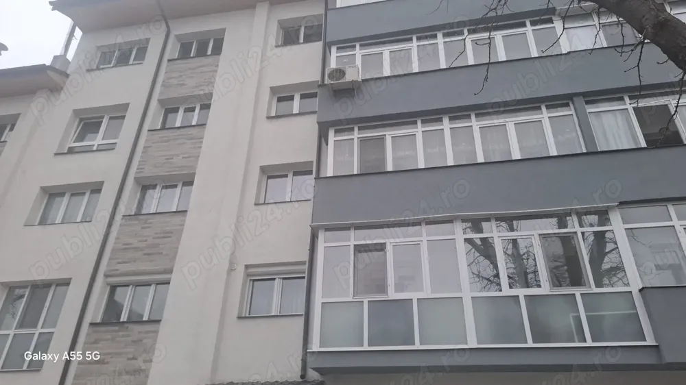 Vand Apartamet cu 4 camere Situat in Orasul Saveni  Mai Multe detali la Nr de Telefon :   . - imagine 1