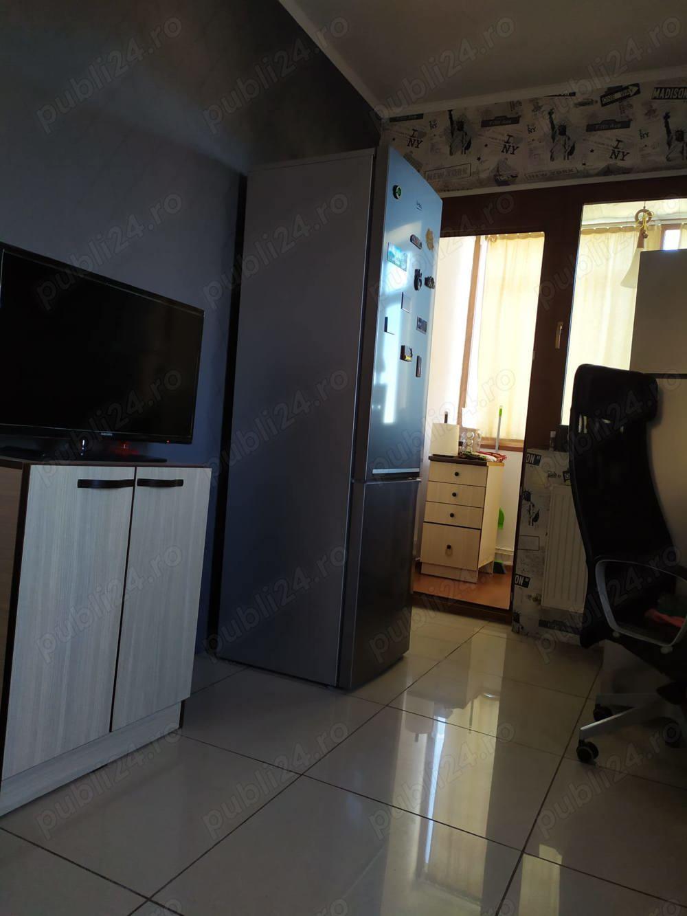 Particular vand apartament 3 camere Cartierul Latin 80mp - imagine 1
