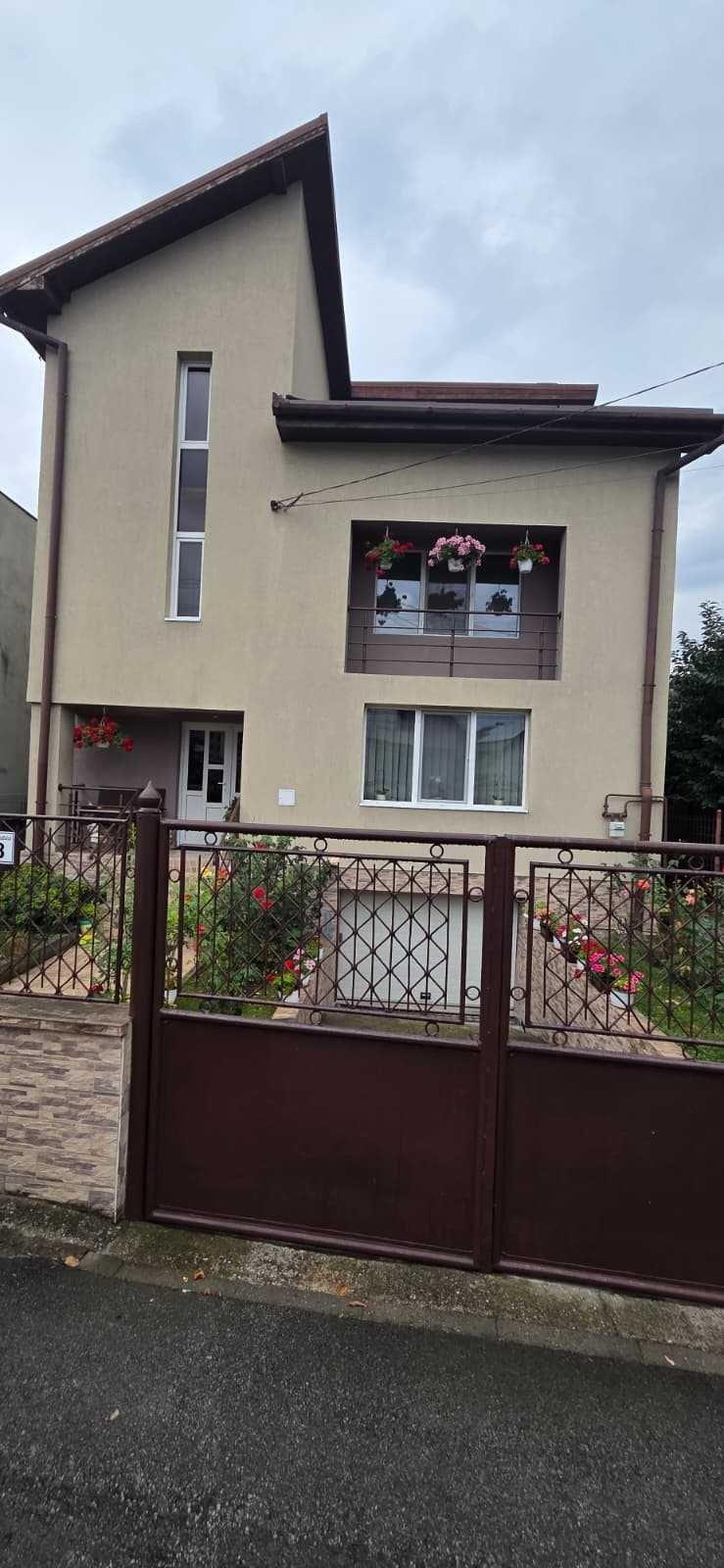 Casa de vanzare cu gradina