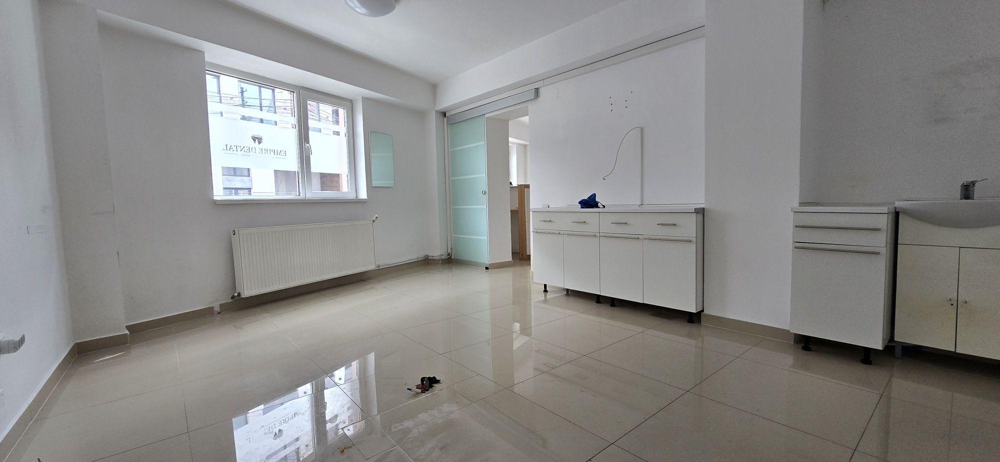 Dau in chirie spatiu comercial