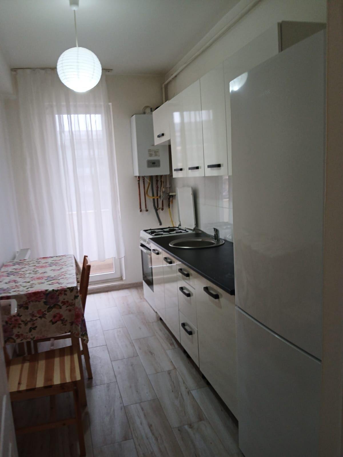 Închiriez apartament 1 camera Florești str.cetatii 250 euro/lună