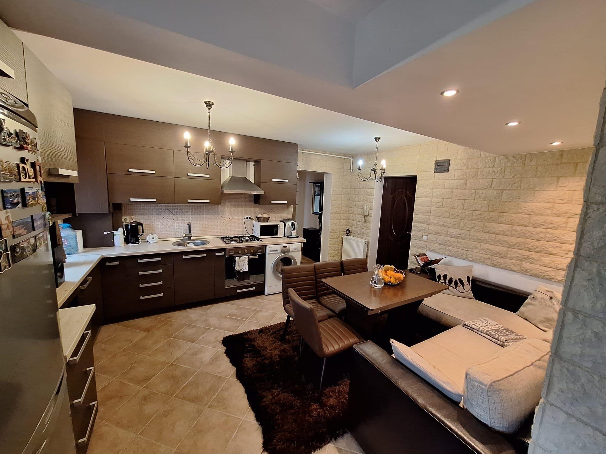 Persoana fizică inchiriez apartament 3 camere . - imagine 1