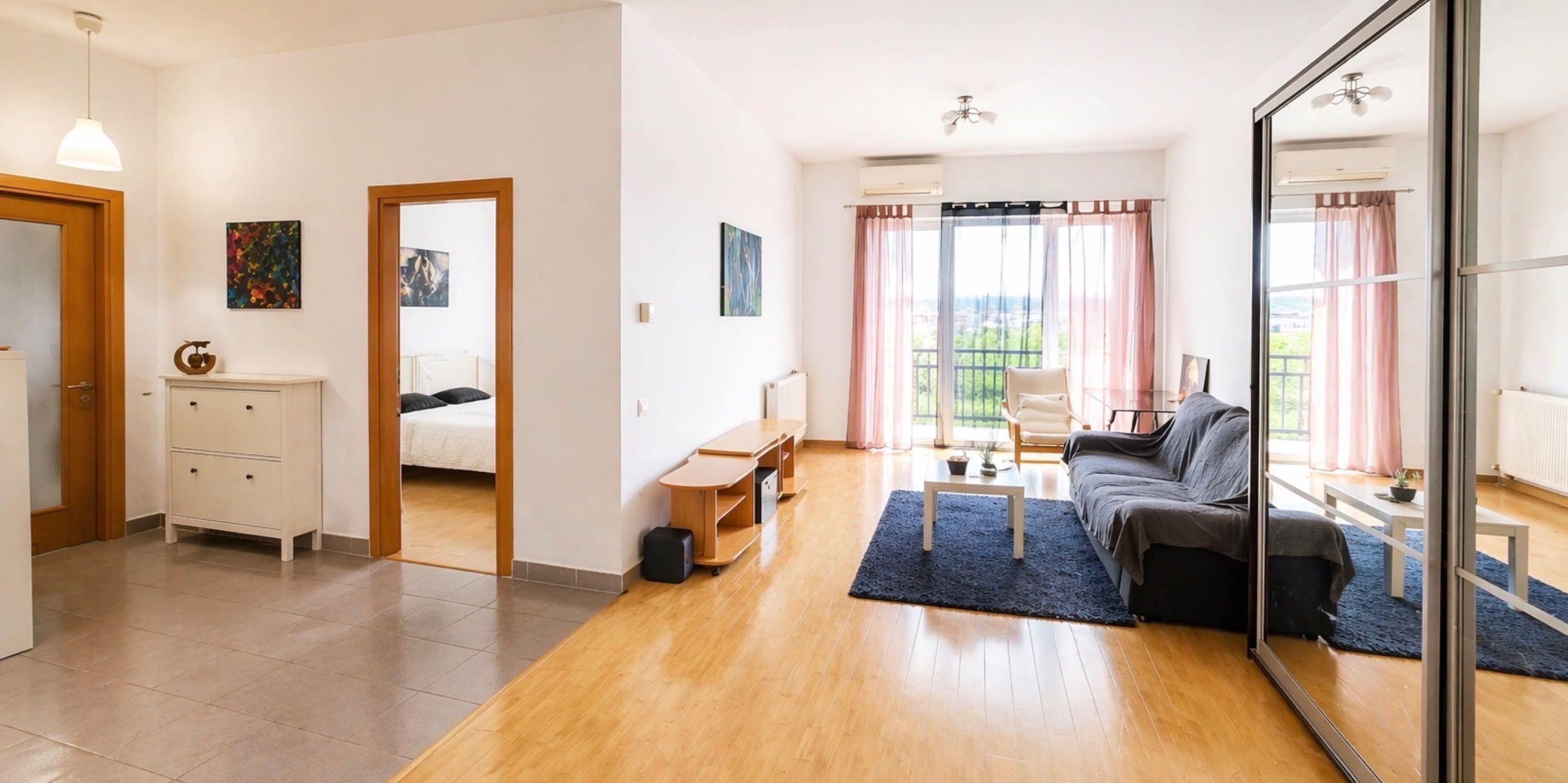 Apartament modern de închiriat în Plopilor peste drum de Sala Sporturilor (Horia Demian), cu vedere la Someș, situat într-un complex rezidențial.
