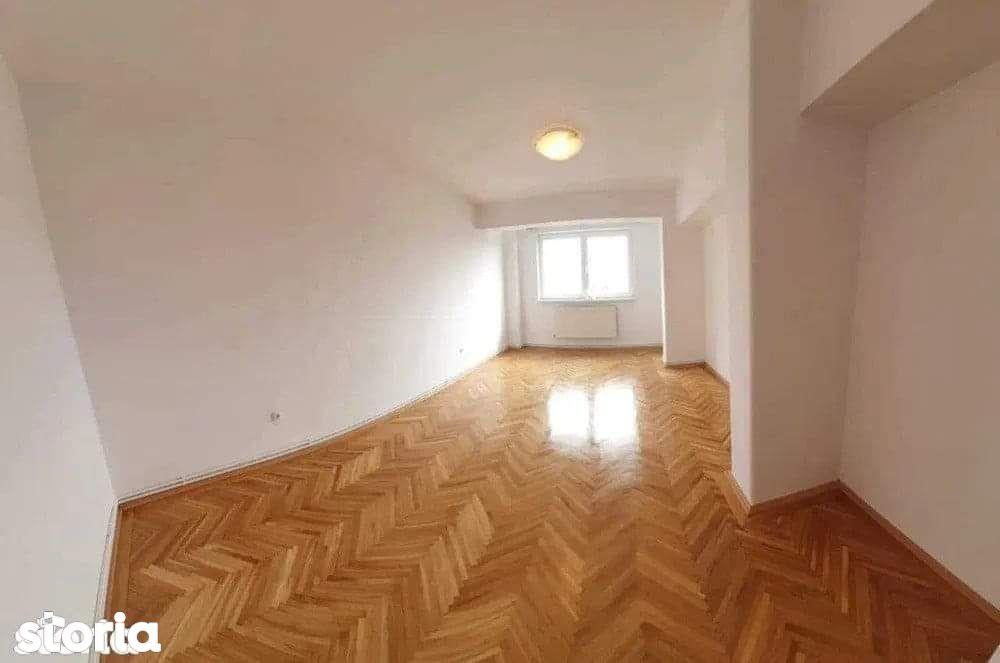 Vand apartament Ultracentral 4 camere,2 bai,amenajat,et intermediar - imagine 1