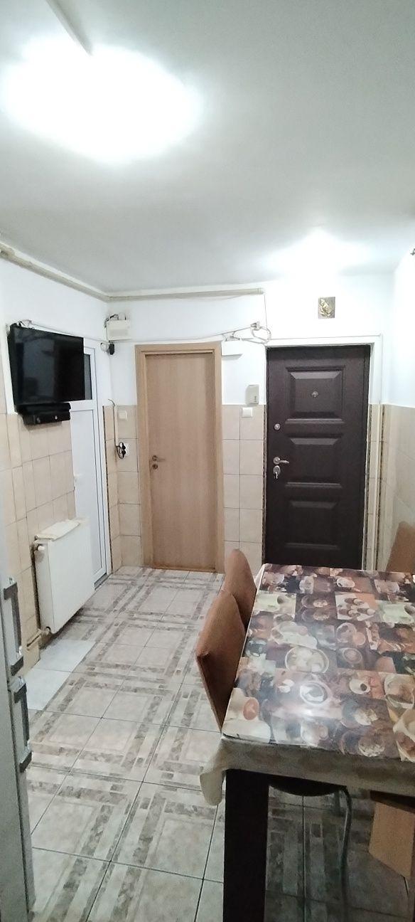 De vânzare apartament 3 camere