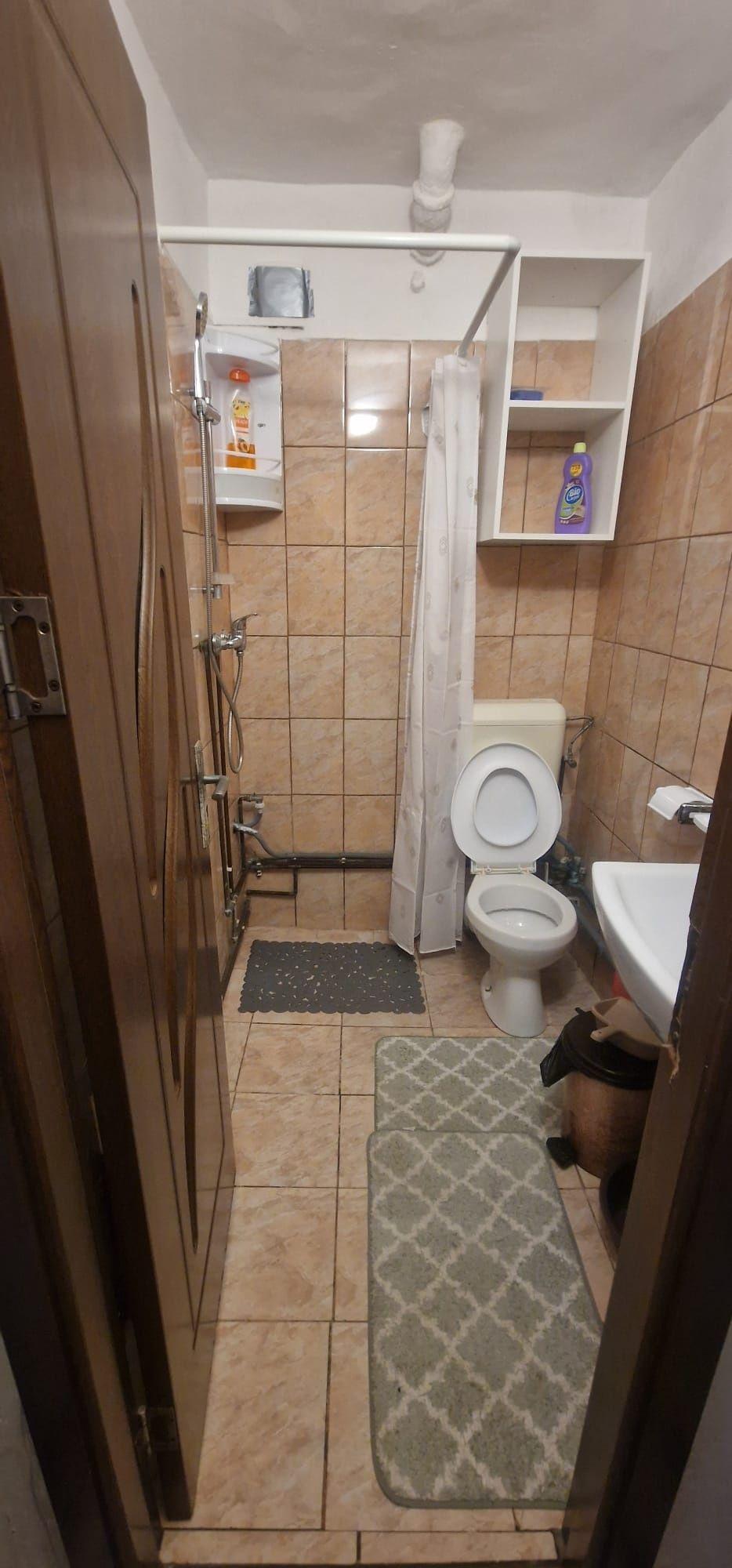 Închiriez garsoniera