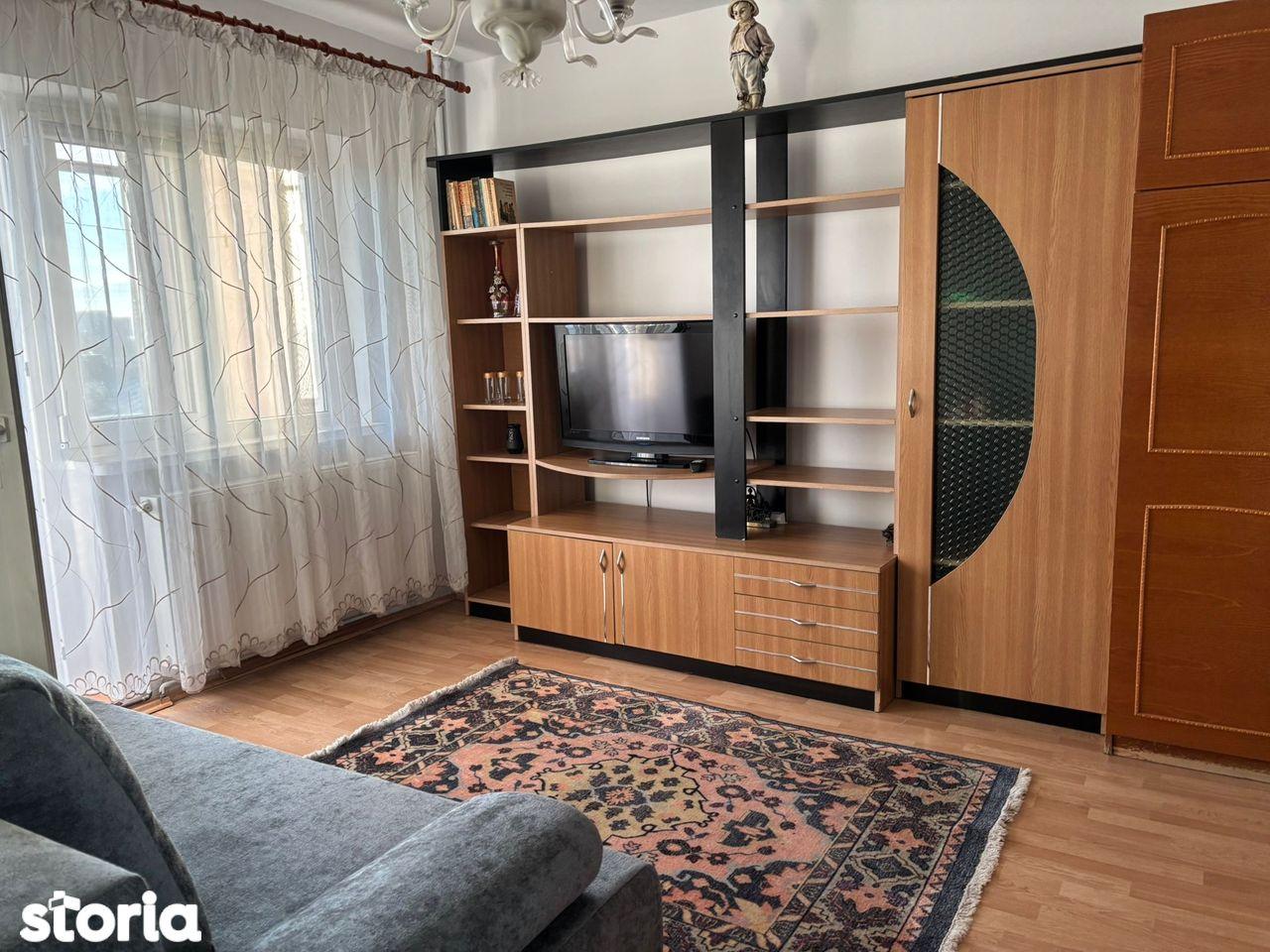 Închiriez garsonieră decomandată | Craiovița Nouă | Bl. 201 | Etaj 3