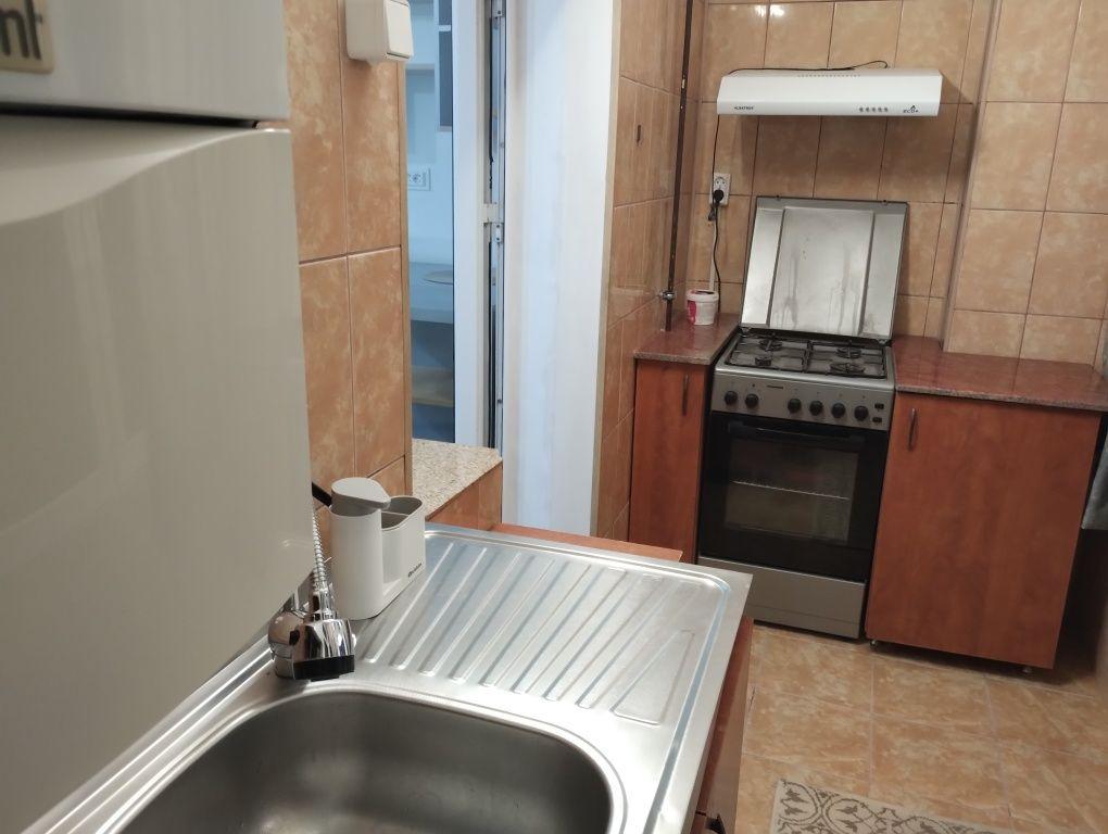 Închiriez Apartament 3 camere