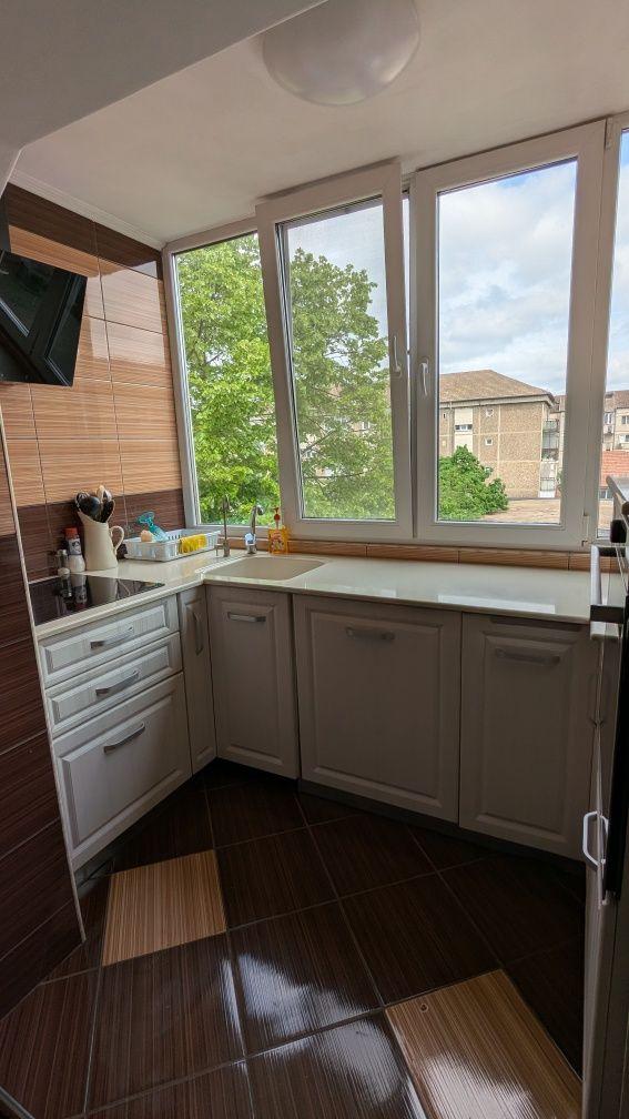 Închiriez Ap Pb 3 camere Bunexim