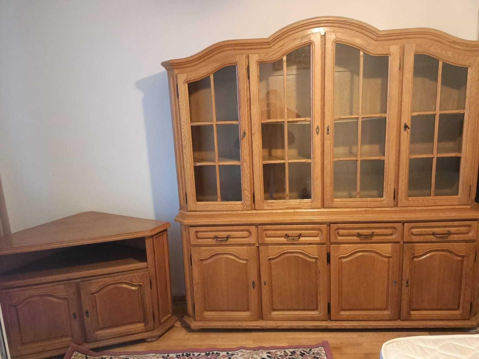 Închiriez apartament cu 3 camere decomandate în zona Nufărul, Oradea, pentru muncitori.