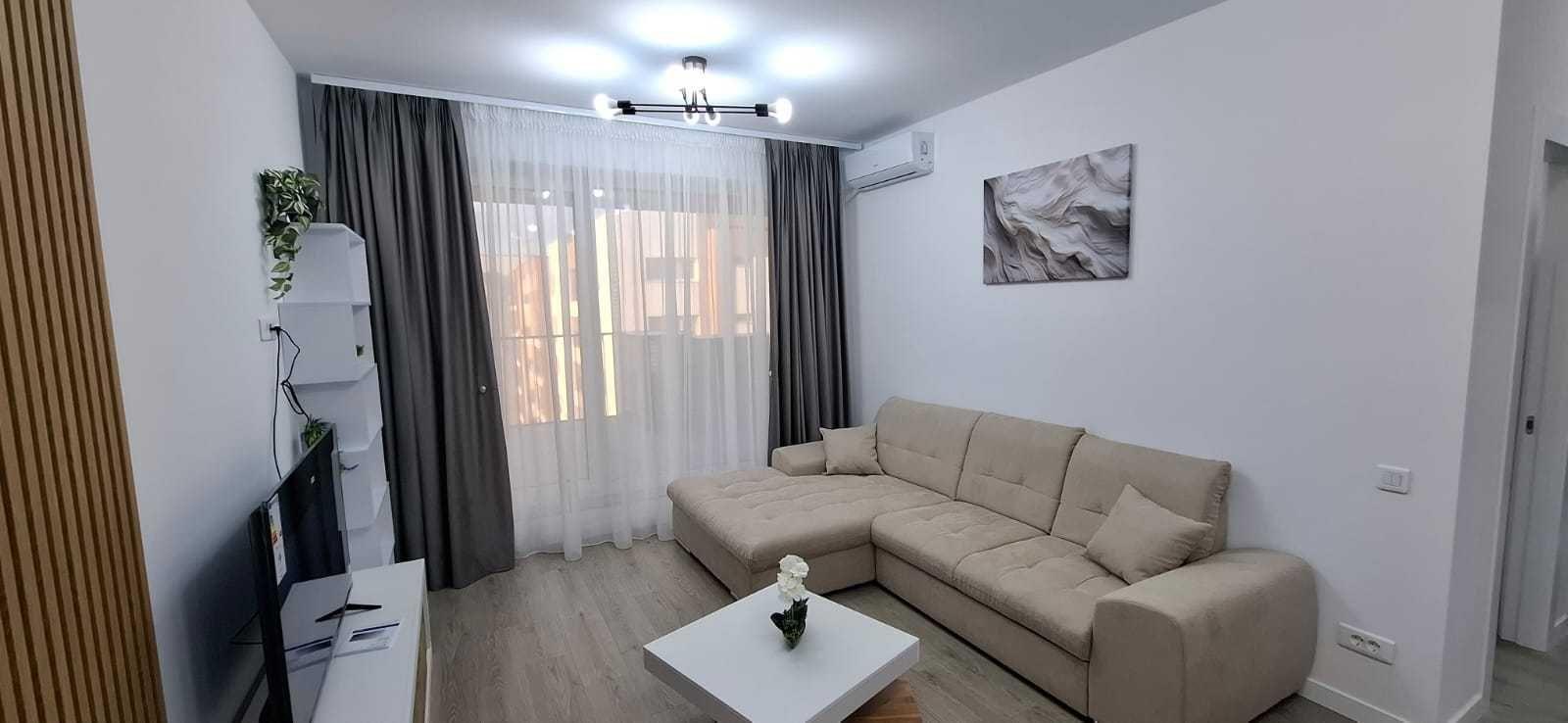 Proprietar, PRIMA INCHIRIERE 2 camere, decomandat, Estoria City