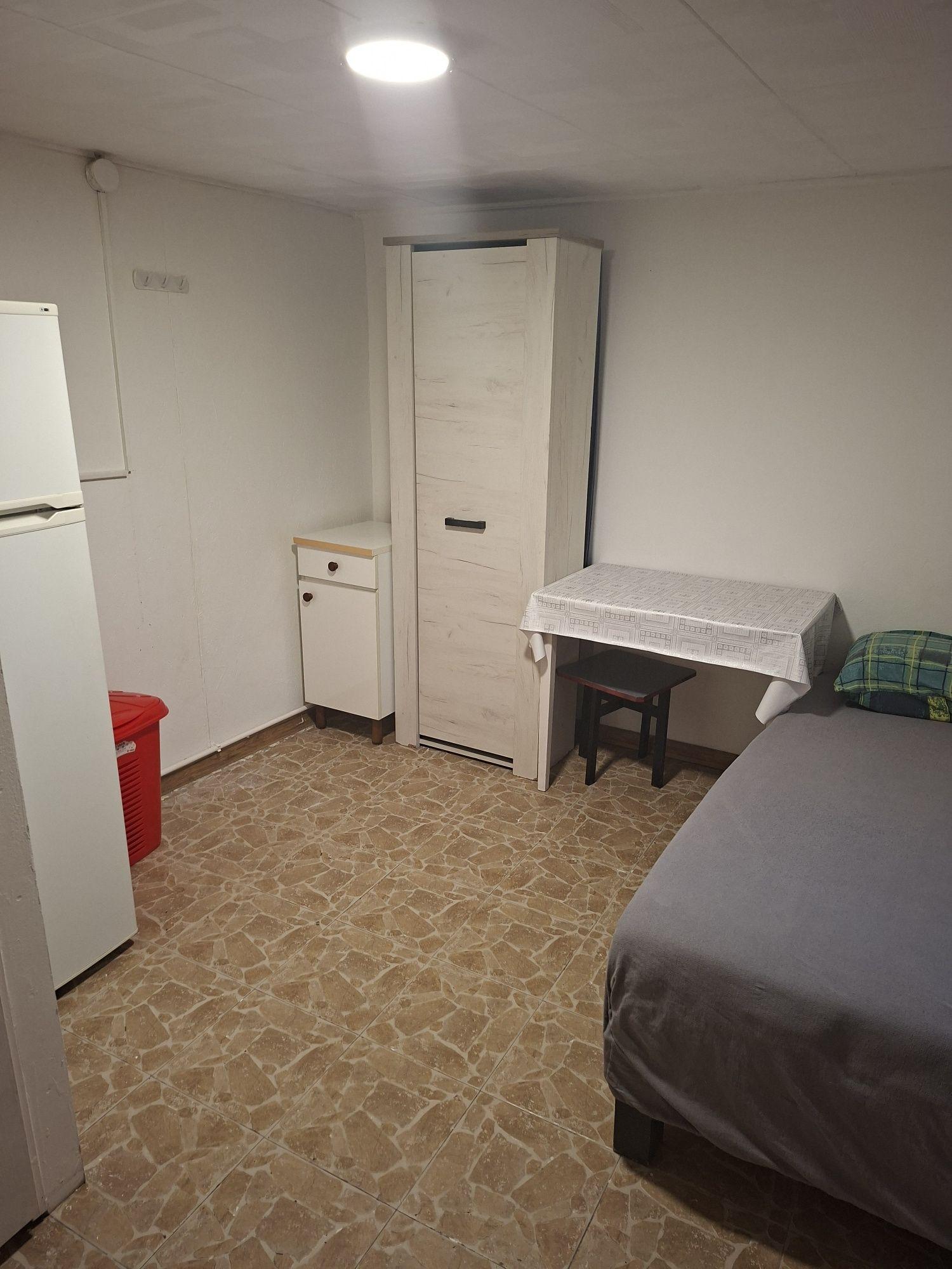 Închiriez 1 cameră la casa în Baia Mare  900 lei taxe incluse - imagine 1