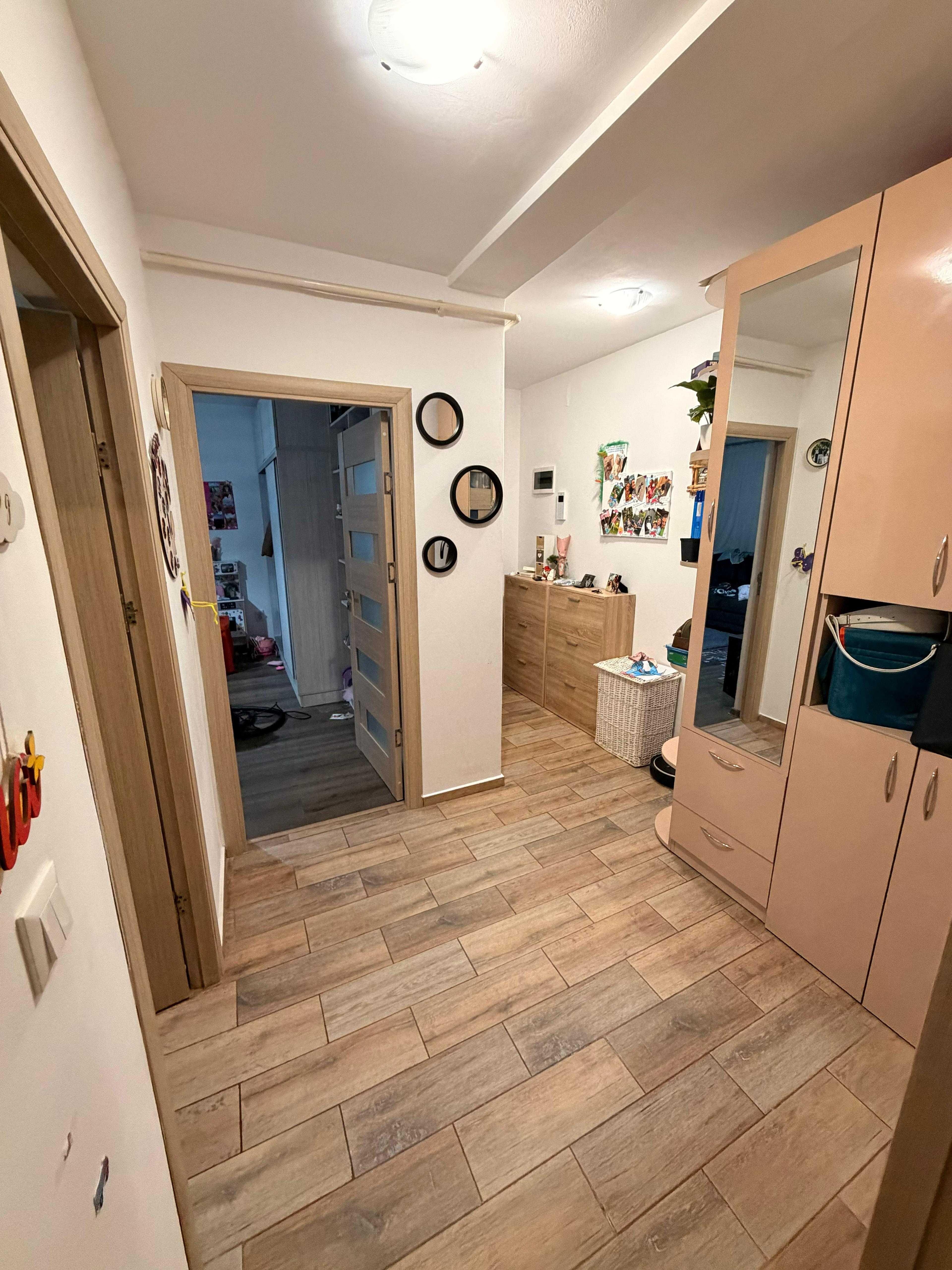 OCAZIE !VAND ap 2 camere 70 mp,bl nou et 2/2 cu loc de parcare,Capat Cug