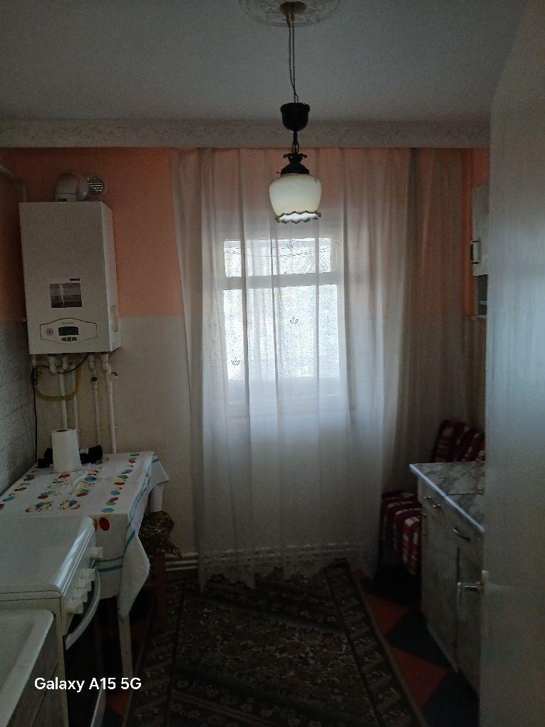 Închiriez apartament cu trei camere - imagine 1