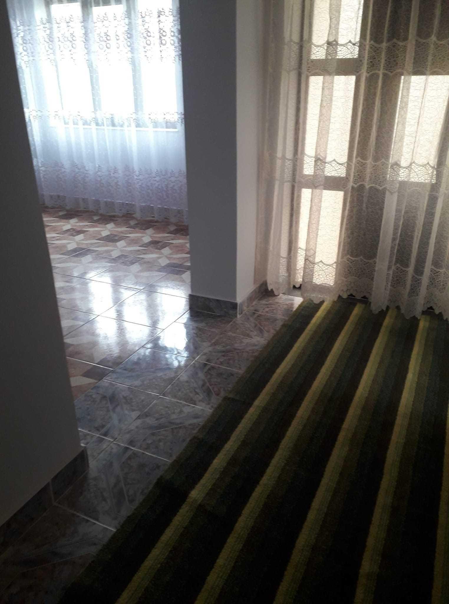 Vând casă complet renovată + anexe și teren 1300 mp, orașul Darabani - imagine 1