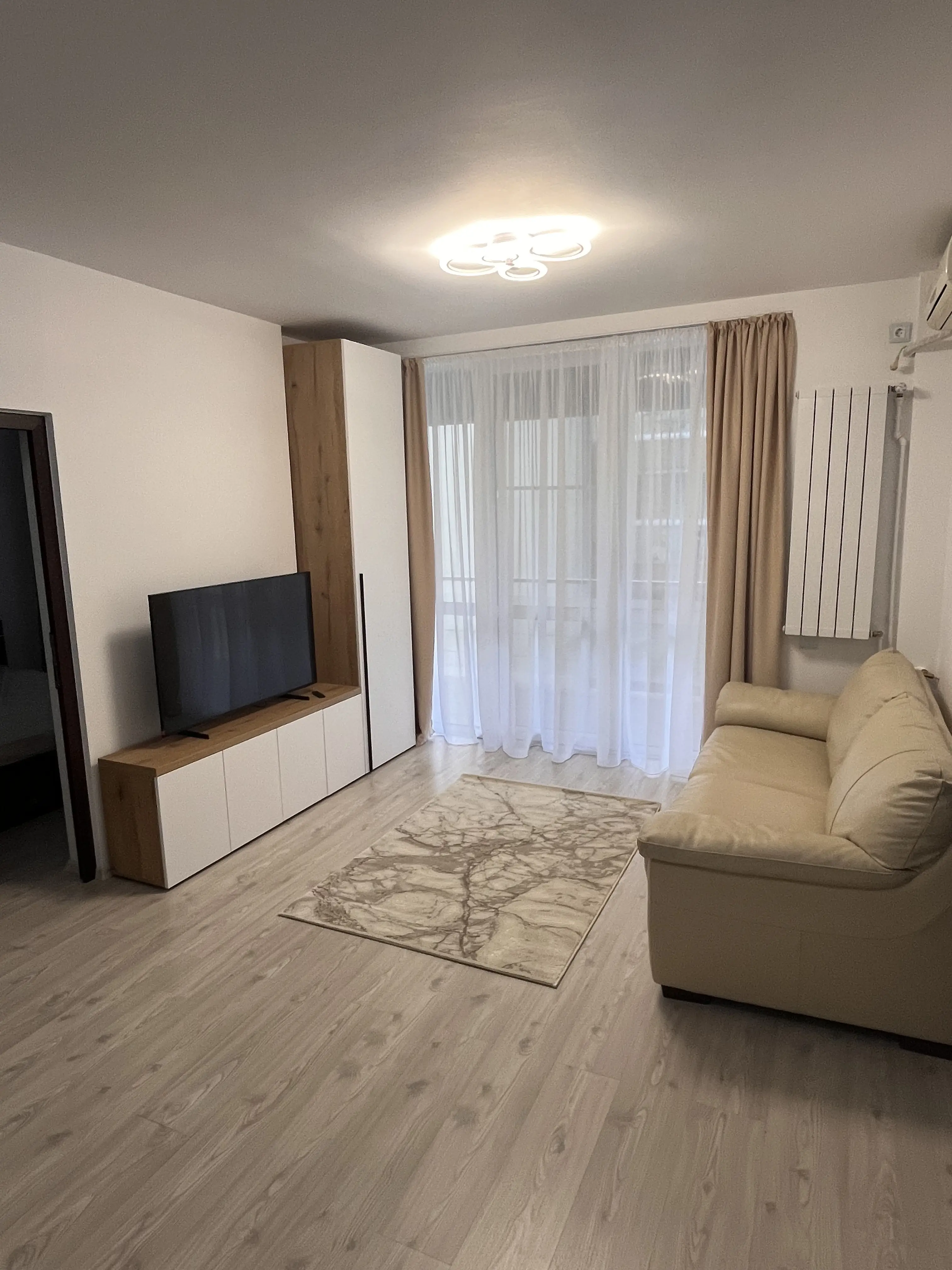 Închiriez apartament zona trapezului sector 3