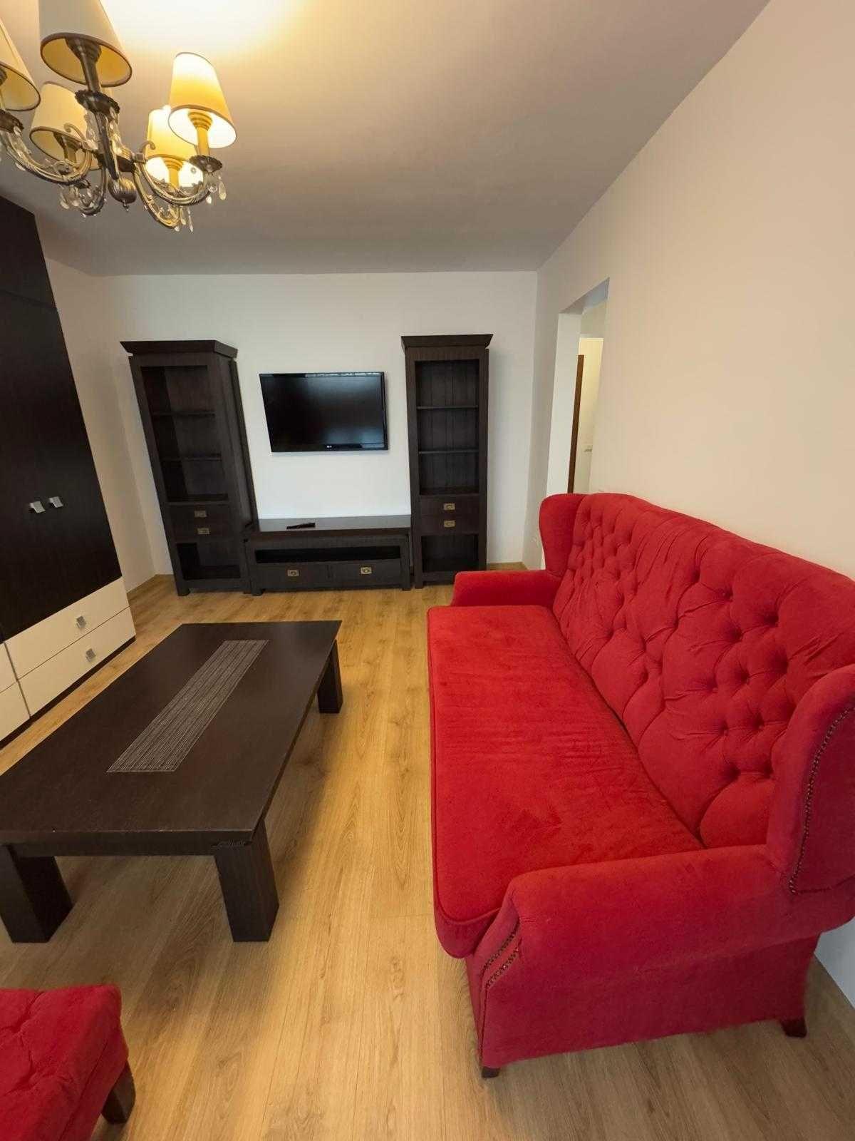 Apartament de inchiriat, 3 camere decomandat, zona centrala, Bacau