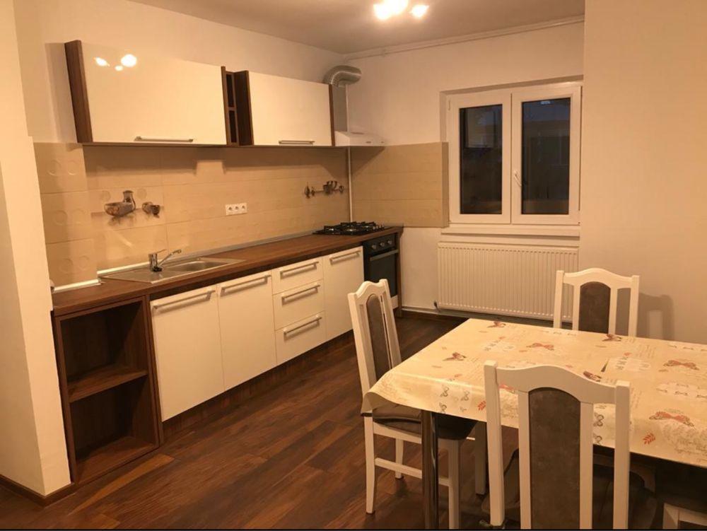 Proprietar inchiriez ap 2 camere,zona Strand et.1, decomandat, renovat