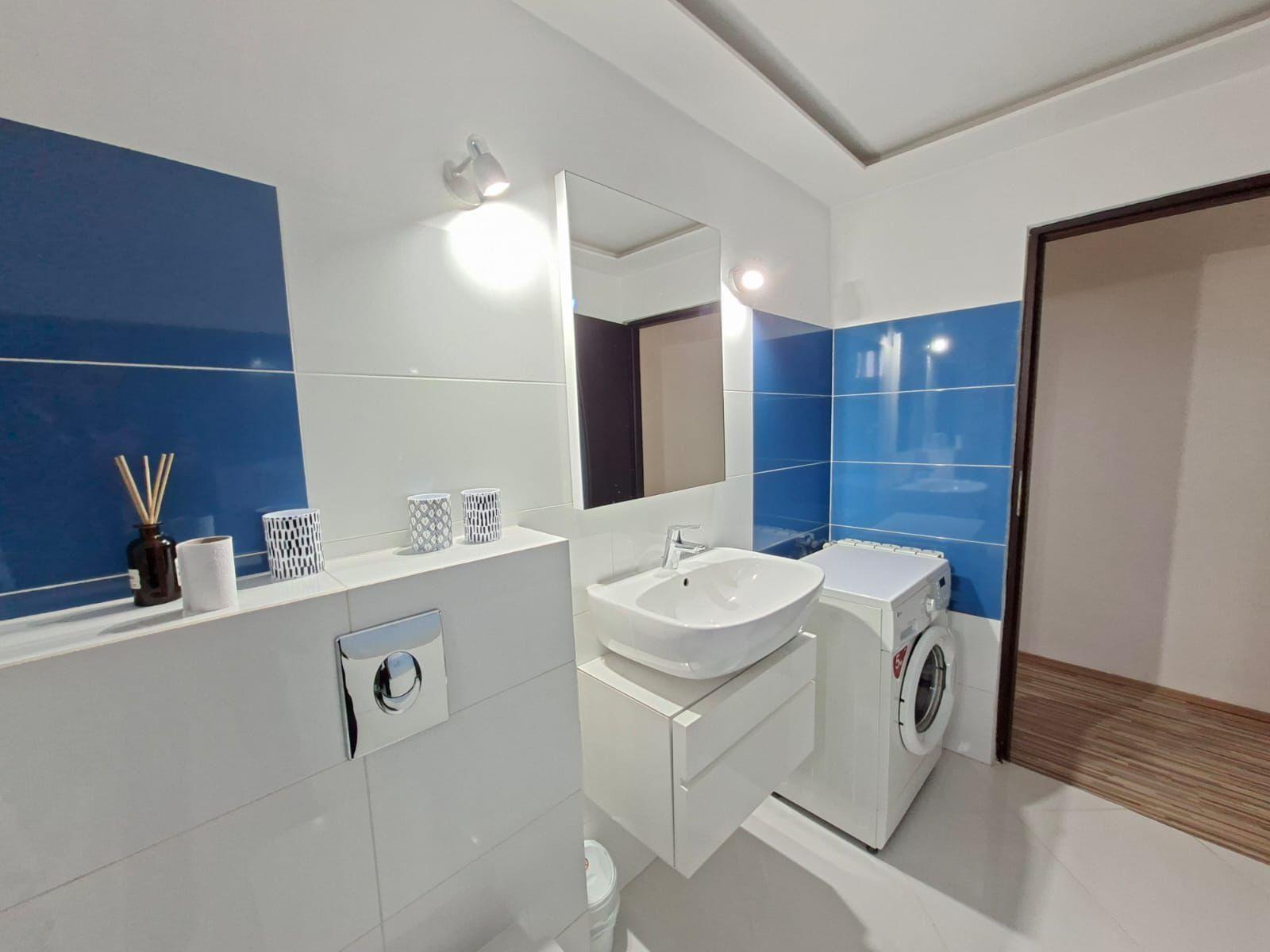 Persoană fizică închiriez apartament 3 camere