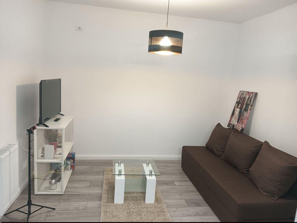 Închiriez apartament 2 camere - imagine 1