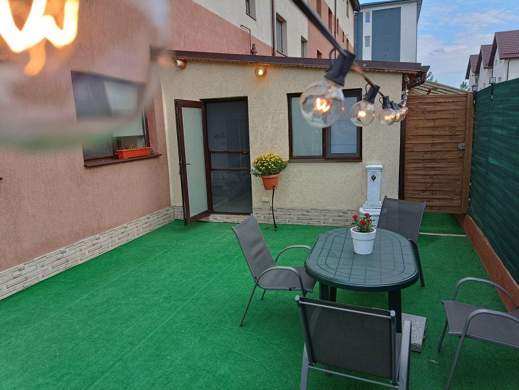 Apartament de inchiriat 3 camere + curte + parcare