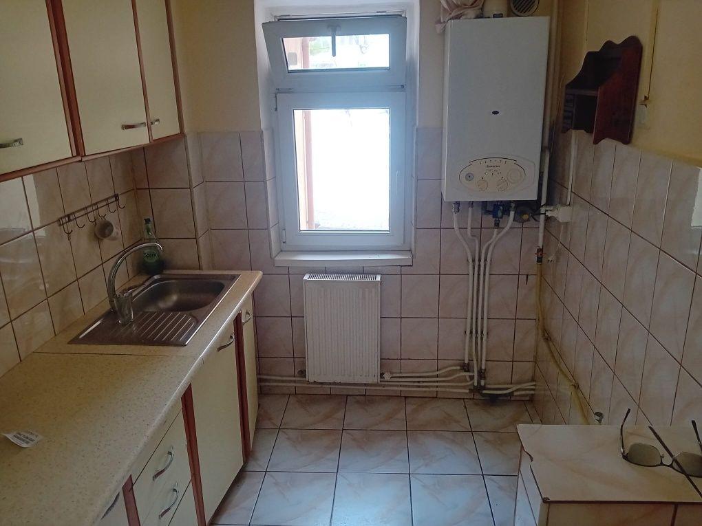 Ap 2 cam , maratei ,canalizare separată,centrala,renovat,luminoasa