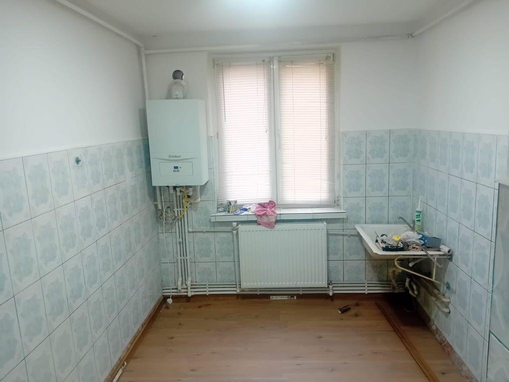 Ap 2 cam decomanda,2 bai,bradet,51mp,parter inalt,centrală termopane - imagine 1