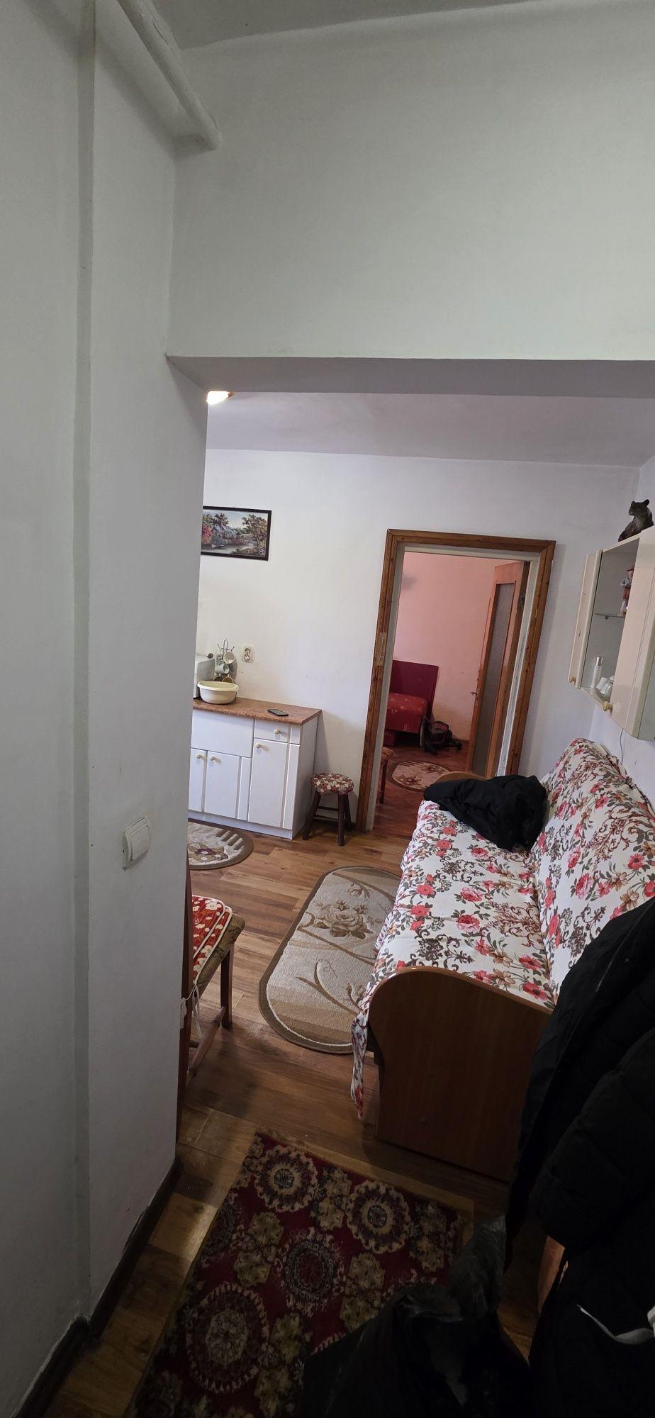 Vand sau  rate cu avans apartament 2 cam,decomandat in Piatra Neamt -Precista - imagine 1